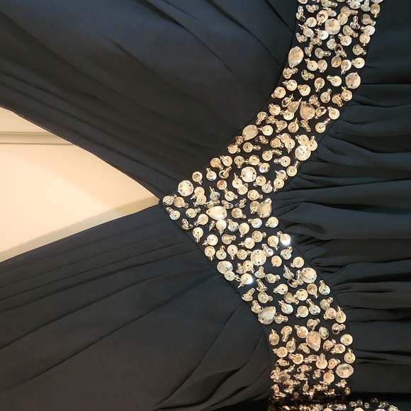 Gorgeous navy gown - Picture 3 of 6